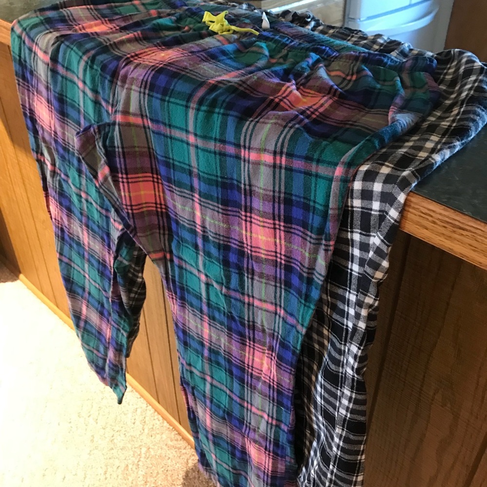 Old Navy xxl pajama pants 2 pairs.